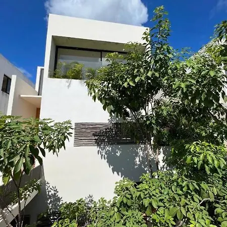 New 2level Ph W/pool! Apartment *