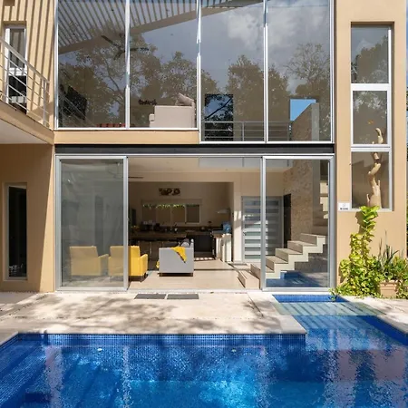 Holiday home Private Modern Villa-pool Beds-ac-internet-parking-grill *