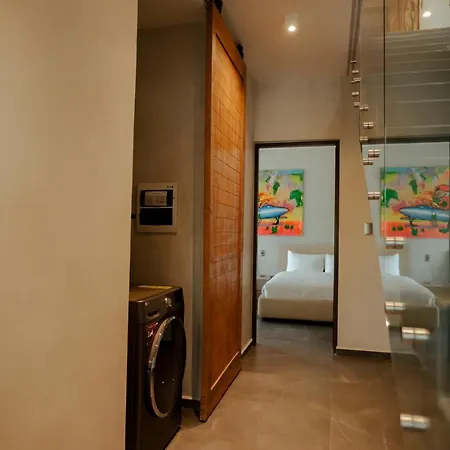 Impeccable Penthouse With Private Rooftop Pool!