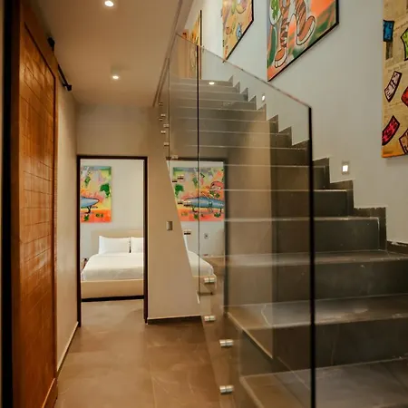 Apartment Impeccable Penthouse With Private Rooftop Pool! *
