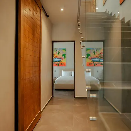 Apartment Impeccable Penthouse With Private Rooftop Pool! *