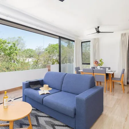 2br With Rooftop Pool Near Restaurants