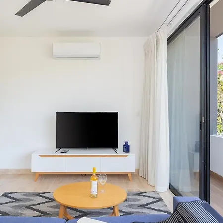 Apartment 2br With Rooftop Pool Near Restaurants