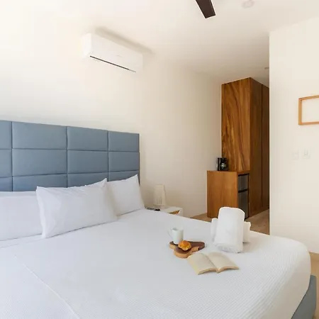 Apartment 2br With Rooftop Pool Near Restaurants