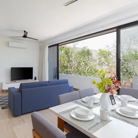 2br With Rooftop Pool Near Restaurants Apartment