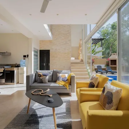 Holiday home Private Modern Villa-pool Beds-ac-internet-parking-grill *
