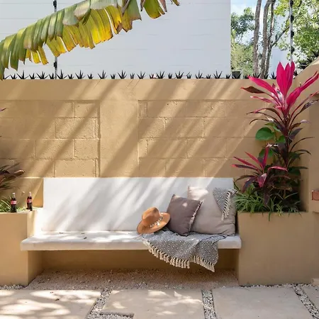 Private Modern Villa-pool Beds-ac-internet-parking-grill