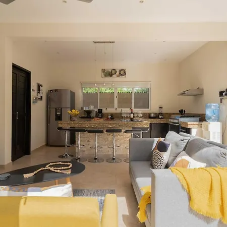 Private Modern Villa-pool Beds-ac-internet-parking-grill Holiday home *