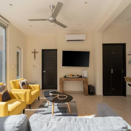 Private Modern Villa-pool Beds-ac-internet-parking-grill Holiday home