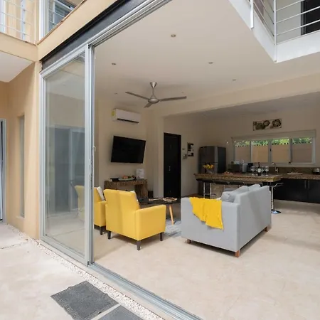 Private Modern Villa-pool Beds-ac-internet-parking-grill Holiday home *