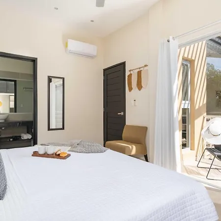Private Modern Villa-pool Beds-ac-internet-parking-grill Holiday home