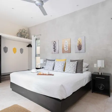 Private Modern Villa-pool Beds-ac-internet-parking-grill