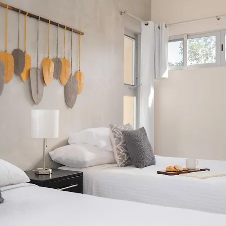 Private Modern Villa-pool Beds-ac-internet-parking-grill Holiday home