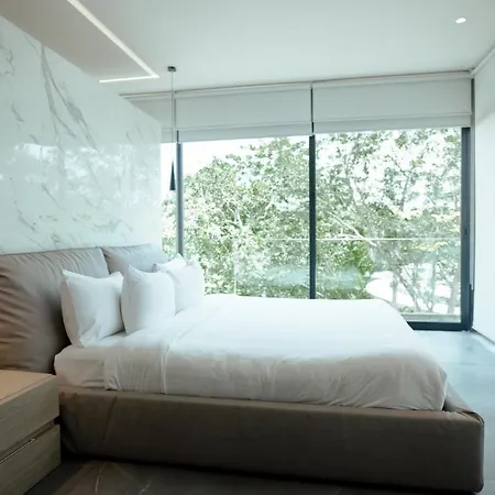 Impeccable Penthouse With Private Rooftop Pool! Apartment