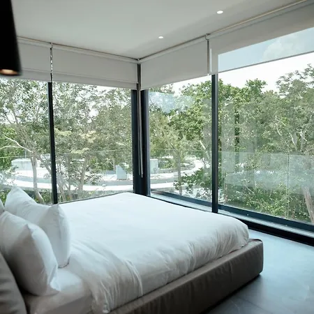 Impeccable Penthouse With Private Rooftop Pool! *