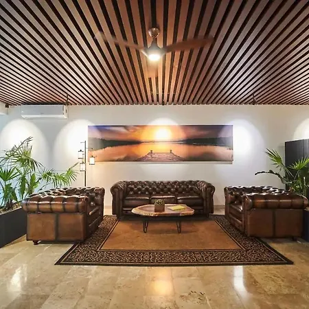 2br Penthouse In With Private Indoor Pool Apartment *