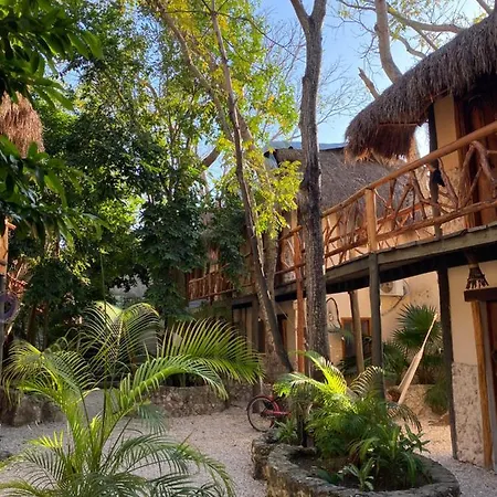 Indajani Hotel&hostel With Pool Hotel Tulum