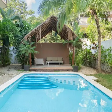 Apartment Cozy 2br In With Pool Near The Beach
