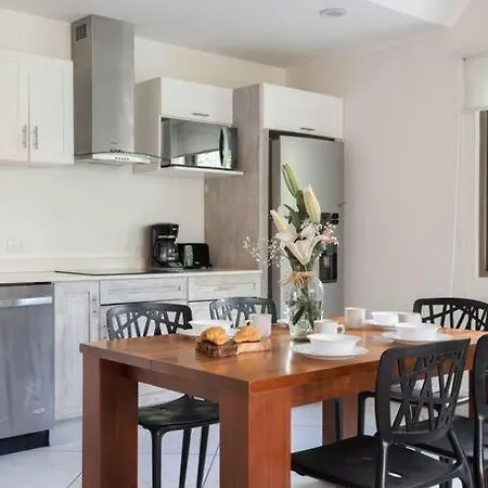 Cozy 2br In With Pool Near The Beach Apartment