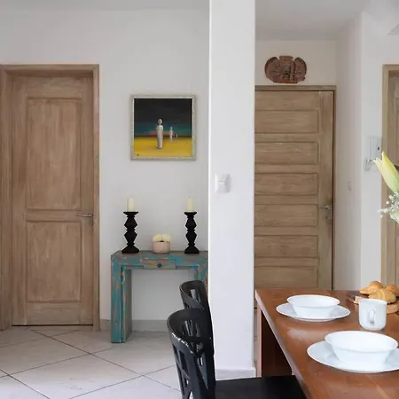 Apartment Cozy 2br In With Pool Near The Beach