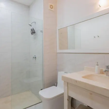 Cozy 2br In With Pool Near The Beach