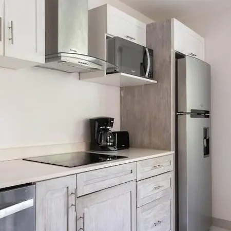 Apartment Cozy 2br In With Pool Near The Beach