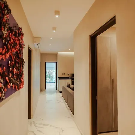 8 Bed Luxury W/ Private Pool, And Sauna! *
