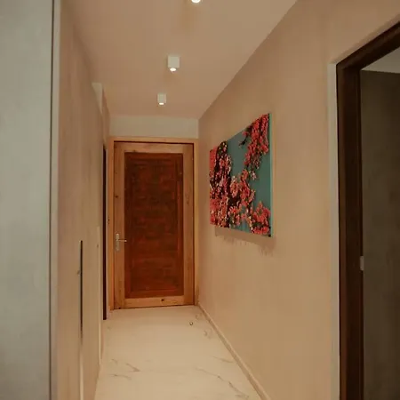 8 Bed Luxury W/ Private Pool, And Sauna!
