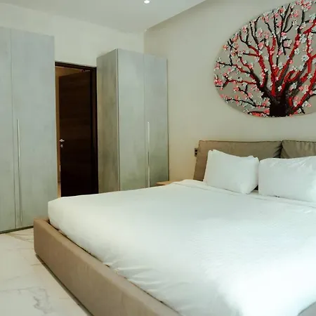 8 Bed Luxury W/ Private Pool, And Sauna! Holiday home *