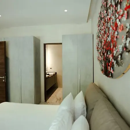8 Bed Luxury W/ Private Pool, And Sauna! Holiday home