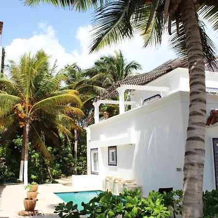 Villa Casa Caracol Oceanfront Sandy In Neighborhood With 24 Hr Security