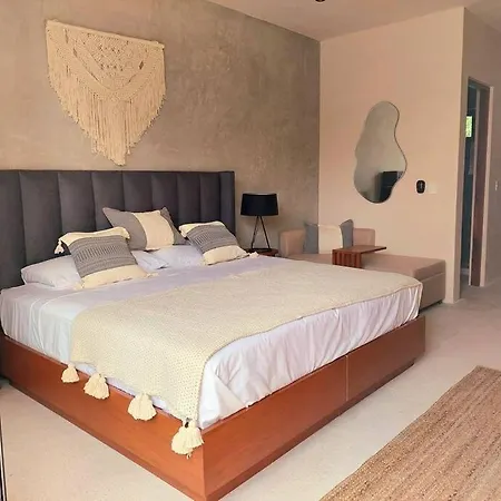 Fully Equipped Studio, King Size Bed, Great Wifi,