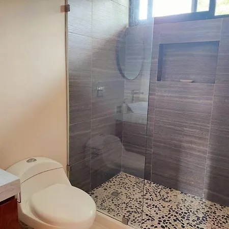 Fully Equipped Studio, King Size Bed, Great Wifi,