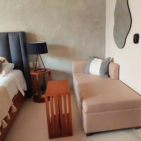 Fully Equipped Studio, King Size Bed, Great Wifi,