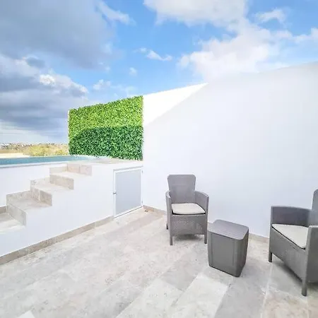 Apartment Comfortable Private Pool & Terrace 1br Penthouse