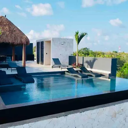 W/plunge Pool & Kitchen