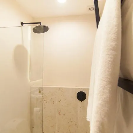 Spectacular Quiet Area Pool & Gym Pure 301 Apartment