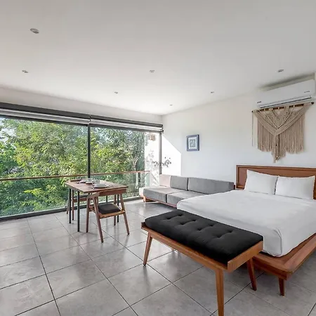 Unbeatable Located Spacious Loft With Amazing Roof Apartment *