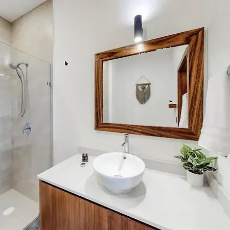 Contemporary Poolside Condo, Wi-fi - Paraiso Kaanal 101 Apartment