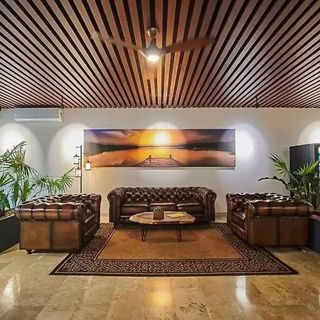 2 Bedroom With Rooftop Pool And Gym