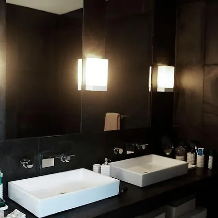 Apartment In W/pool And Rooftop 5 Min Downtown