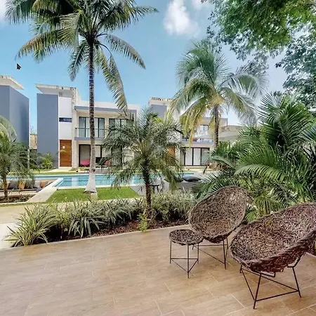 Apartment Contemporary Poolside Condo, Wi-fi - Paraiso Kaanal 101 *
