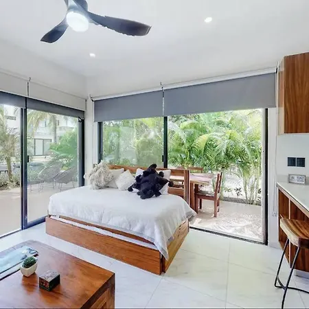 Contemporary Poolside Condo, Wi-fi - Paraiso Kaanal 101 Apartment *