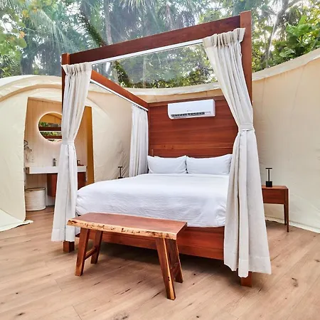 Hotel cápsula Astral Tulum