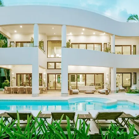 8 Bedroom Luxury With Private Chef Included *
