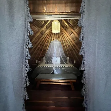 El Paraiso Hotel