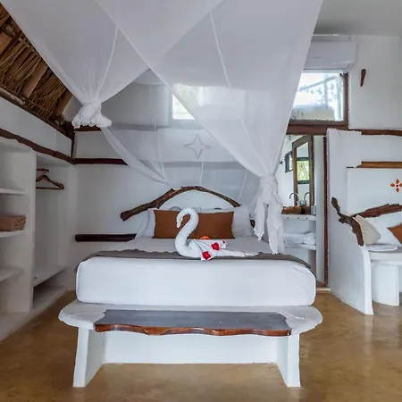 Villa Casa Aakbal - Luxury Front Tulum