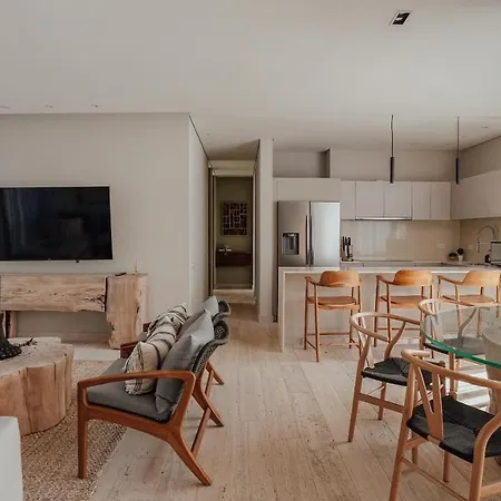 Apartment Luxurious And Mystical 2br Flat With Pool View
