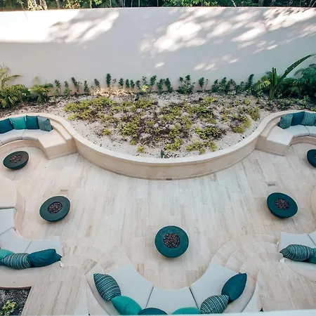 Modern Chic 1 Bedroom W/ Rooftop Infinity Pool