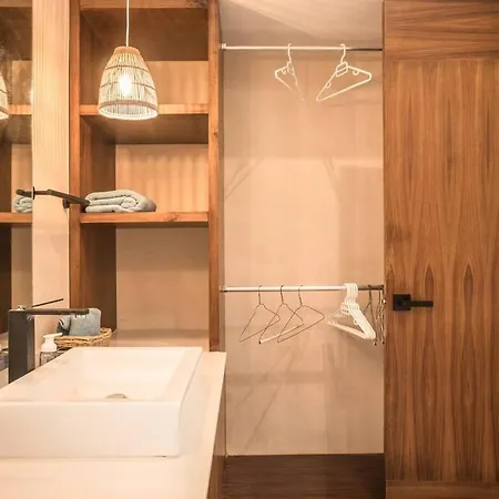 Toh1, Downtown Apartment